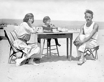 Eugene O'Neill with his wife and daughter in C...